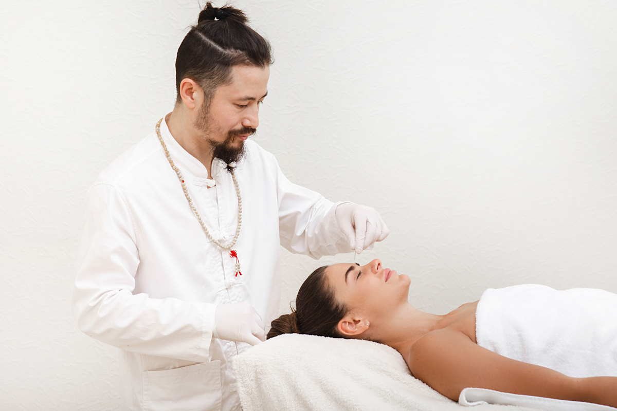 Radiofrekwencja mikroigłowa efekty – jak poprawia jędrność i wygładza skórę